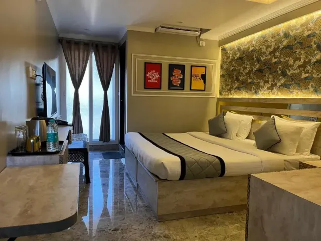 Photo 6 of 10 at Hotel LG Signature Suites
