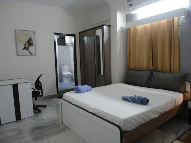 Photo 2 of 10 at 1BHK Penthouse with Garden AC Lift Car parking-406