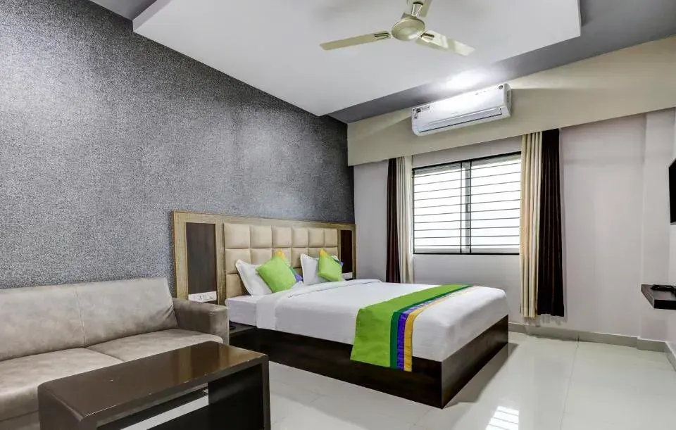 Photo 1 of 10 at Treebo Sahara Suites 750 M From St Johns Medical College And Hospital