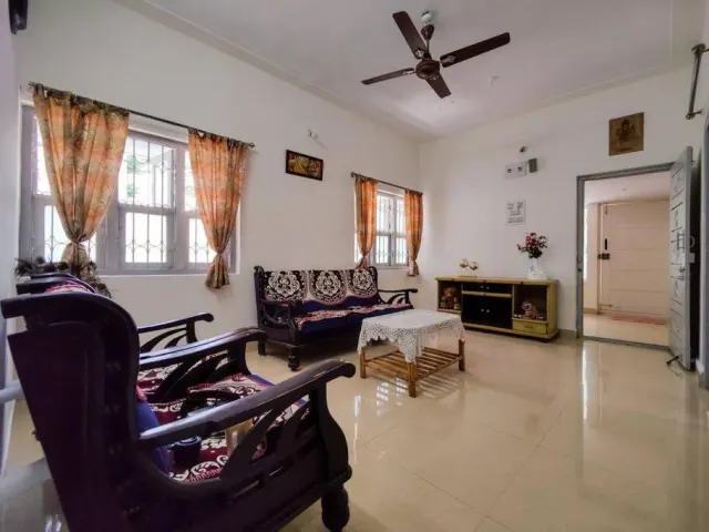 Photo 4 of 10 at Comfy 2-bedroom House in Sanjaynagar, Bengaluru