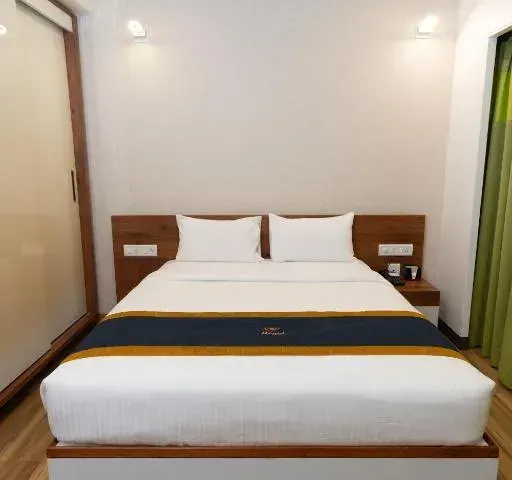 Photo 4 of 10 at Regal Suites
