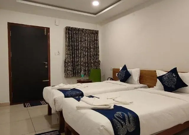 Photo 2 of 10 at Hotel Amulya Regency