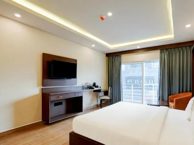 Photo 3 of 10 at Super Townhouse Oak Mahadevapura Opposite Phoenix Mall Formerly Grand Wilton Inn