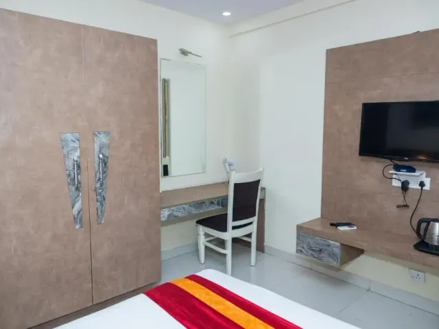 Photo 4 of 10 at Ishwerya Suites
