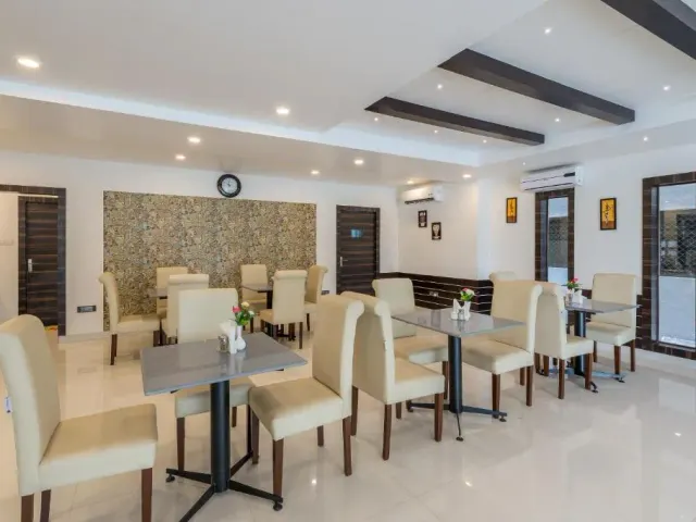 Photo 5 of 10 at Treebo Raj Premier, Indiranagar