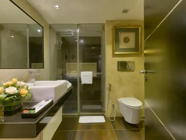 Photo 3 of 10 at Davanam Sarovar Portico Suites