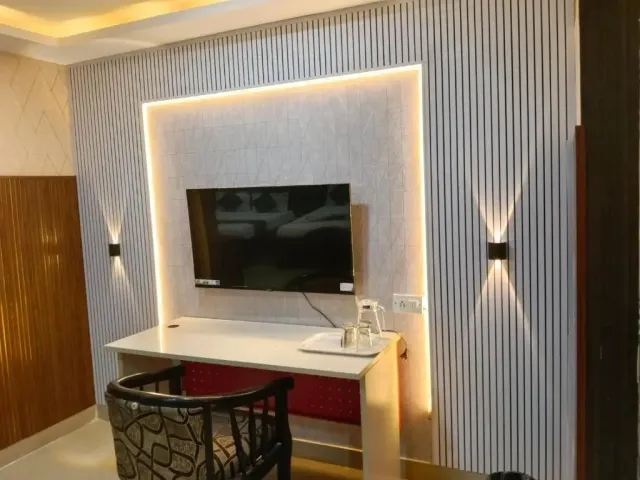 Photo 3 of 10 at MALDIVES INN