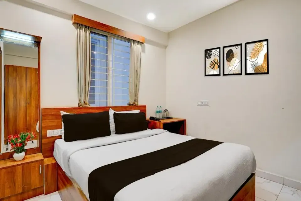 Photo 1 of 10 at Super Townhouse Marathahalli Near Sri Nagalingeshwar Swamy Temple Formerly Hotel Avenue