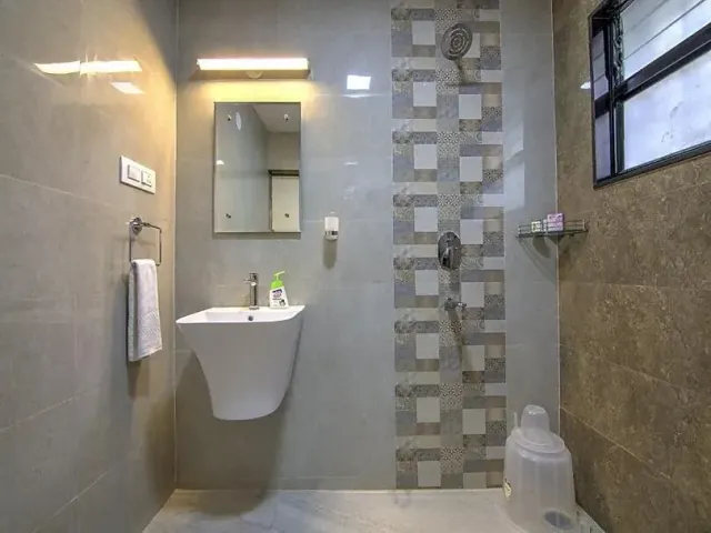 Photo 3 of 10 at Velmond Suites