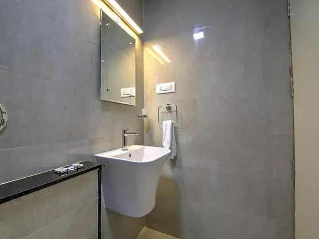 Photo 9 of 10 at Velmond Suites
