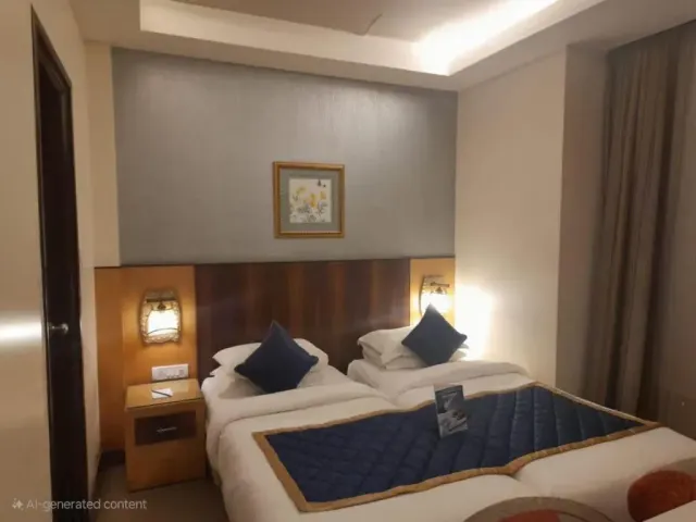 Photo 2 of 10 at Hotel Silicrest
