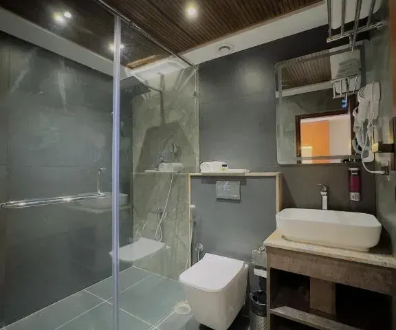 Photo 4 of 10 at Dhisha Inn Hotel