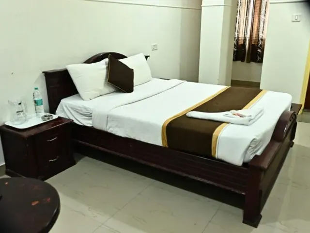 Photo 8 of 10 at MALDIVES INN