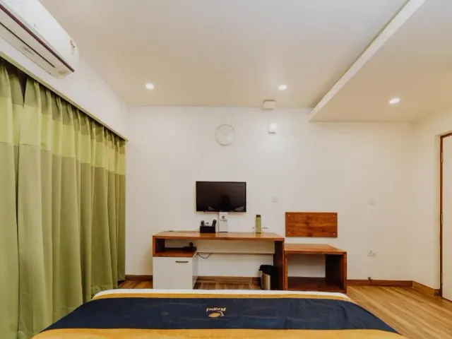 Photo 6 of 10 at Regal Suites