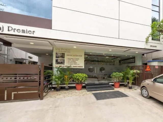 Photo 2 of 10 at Treebo Raj Premier, Indiranagar