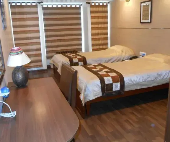 Photo 3 of 10 at Brunton Heights Executive Suites