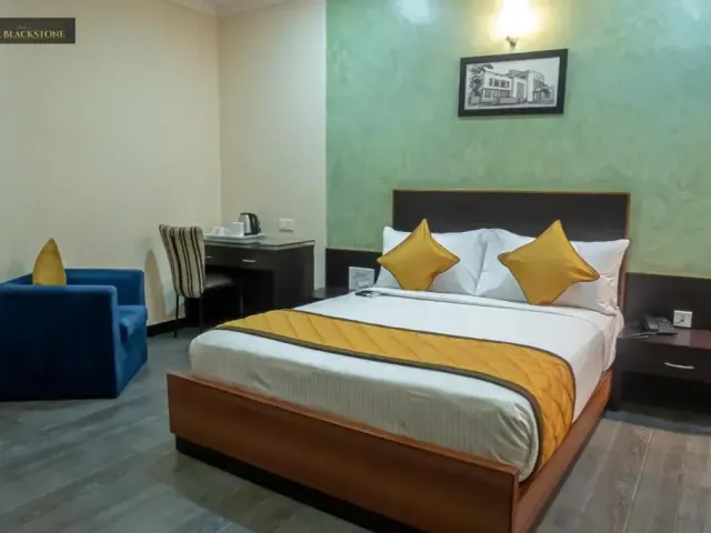 Photo 5 of 10 at Hotel The Black Stone