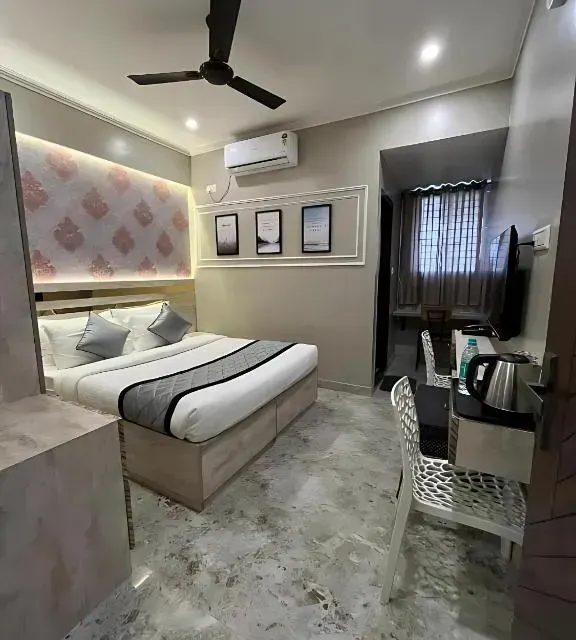 Photo 1 of 10 at Hotel LG Signature Suites