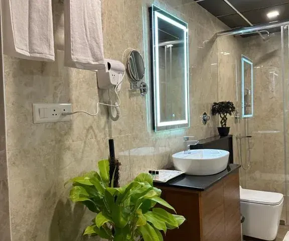 Photo 6 of 10 at ROYAL ACE LUXUR