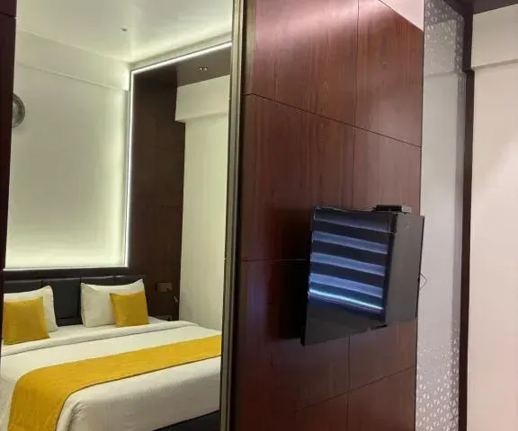 Photo 7 of 10 at SRS Suites