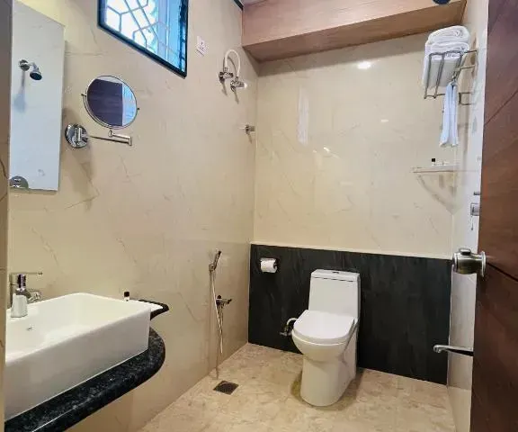 Photo 5 of 10 at VOVO PREMIER HOTEL