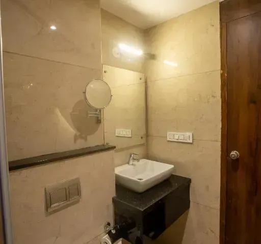 Photo 3 of 10 at Golden Fortune Suites Hotel