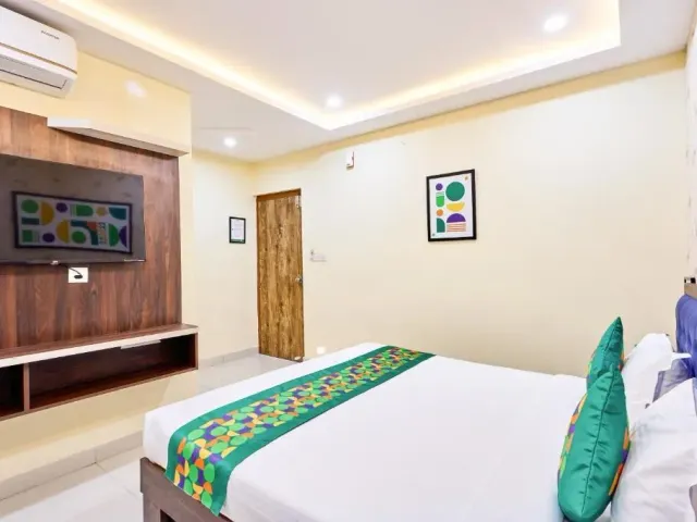 Photo 7 of 10 at Treebo Three Street Inn Near Global Village Tech Park