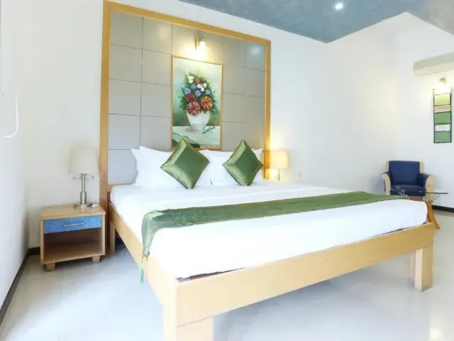 Photo 3 of 10 at Treebo Edha Suites Koramangala