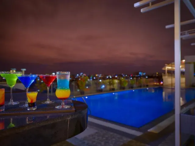 Photo 4 of 10 at Davanam Sarovar Portico Suites