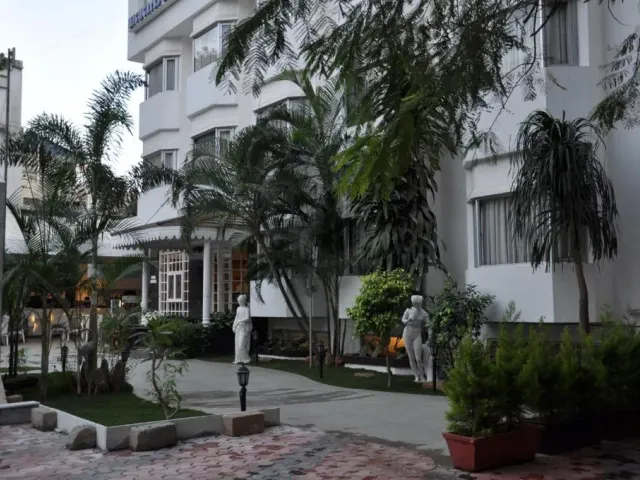Photo 8 of 10 at Highgates Hotel