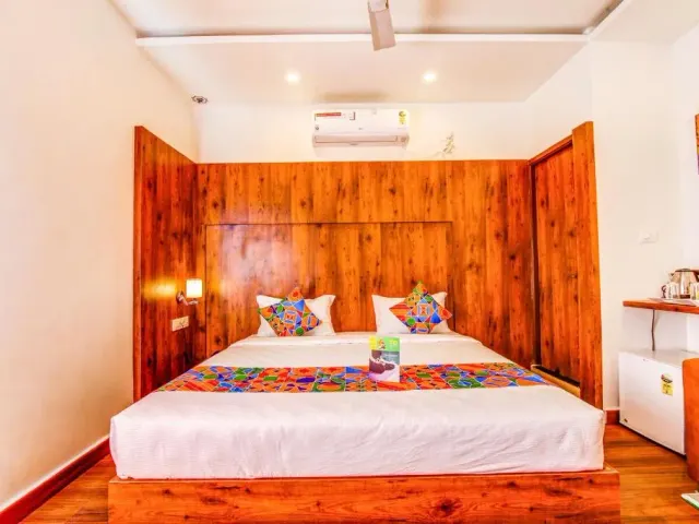 Photo 3 of 10 at FabHotel Vista Suites - Frazer Town