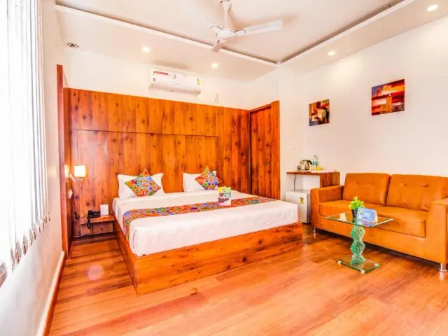 Photo 2 of 10 at FabHotel Vista Suites - Frazer Town