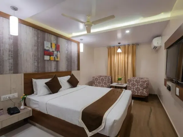 Photo 6 of 10 at Hotel Monarch International