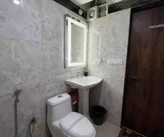 Photo 5 of 10 at Hotel LG Signature Suites